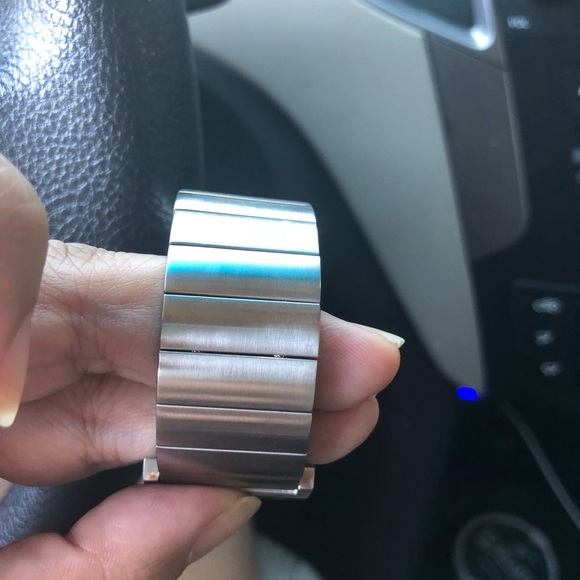 Gucci Swiss Watch Authentic - Picture 5 of 8